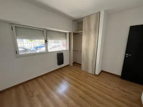 Unanue 6400, Piso PB