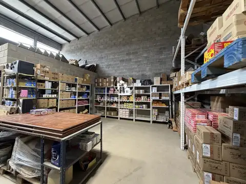 Galpón en ALQUILER de 100m2. Complejo Nogalis. Pilar. Villa Rosa 100