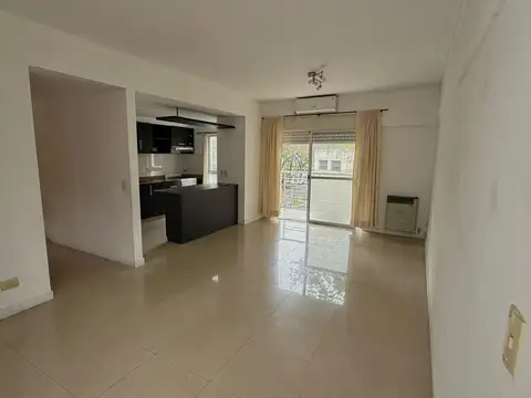 3 ambientes con cochera fija y cubierta
