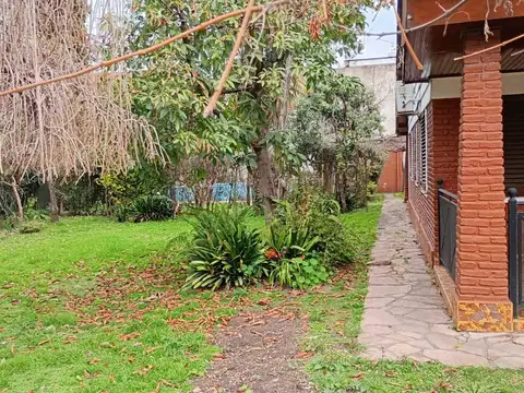 Casa en Venta con 4 cocheras