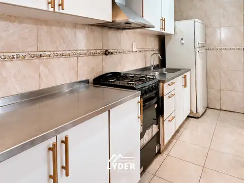 Casa en venta c/ cochera. Zona Terminal,