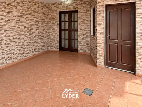 Casa en venta c/ cochera. Zona Terminal,
