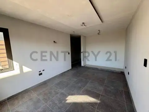 Casa 8 ambientes con 2 baños