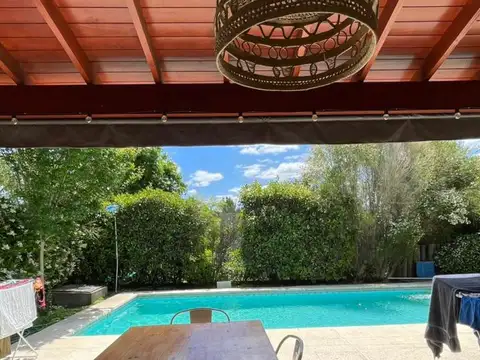 Casa 4 ambientes con 2 baños