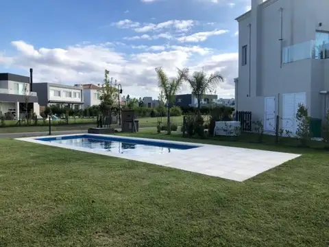 Av de los Lagos al 100