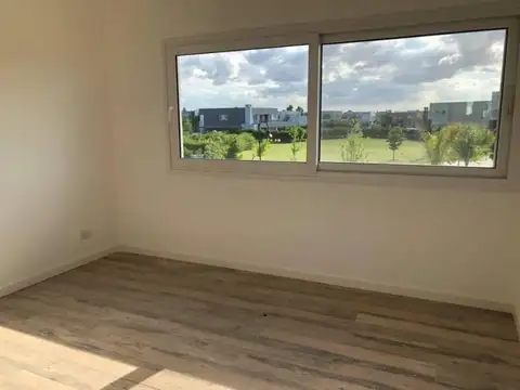 Impecable casa moderna en esquina en Los Lagos Nordelta
