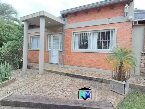 Casa en buen estado con servicios, barrio residencial Nebel