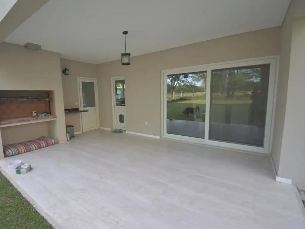 Casa en Venta - 3 dormitorios - USD 345.000