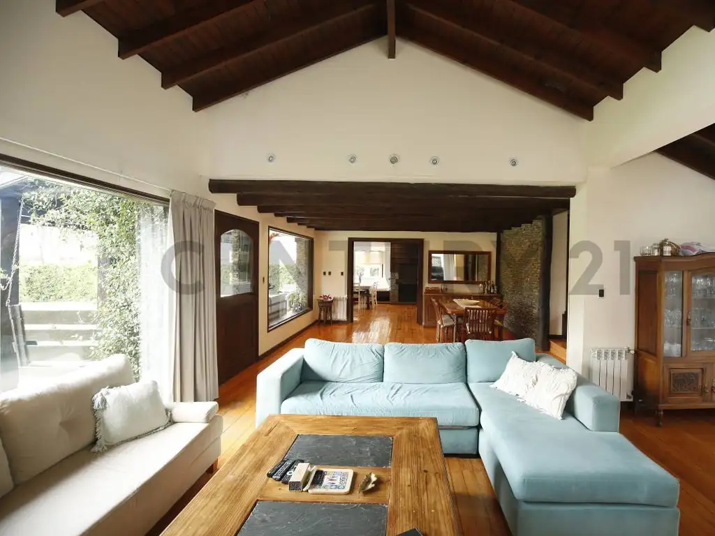 Casa en Abril Club De Campo de 4 dormitorios