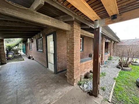 Casa 5 ambientes con 2 baños