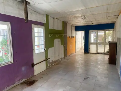 Vendo Casa ideal salón o deposito.