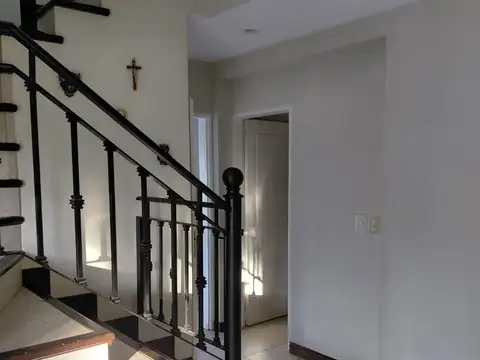 Casa 6 ambientes con 4 baños