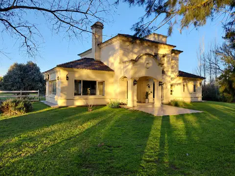 Casa en Venta - 5 Dorm. 5 Baños - Exaltación de La Cruz