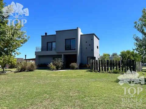 Casa en Venta en El Cantón - Barrio Golf, USD 300.000