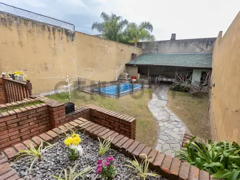 Casa 5 ambientes con 3 baños