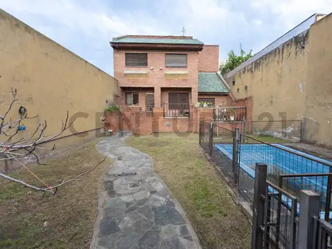 VENTA PERMUTA CASA 5 AMB CON COCHERA Y PILETA APTO CREDITO EN VILLA BOSCH