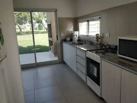 Casa en Venta en Pilar del Este - Santa Guadalupe, USD 185.000