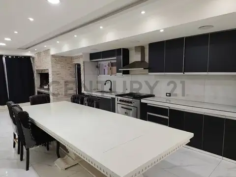 Casa 6 ambientes con 2 baños