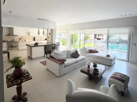 Casa 5 ambientes con 3 baños