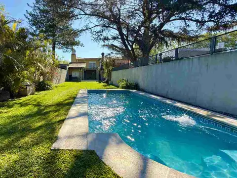 CASA 5 AMBIENTES VENTA LOMAS DE ZAMORA CON PILETA