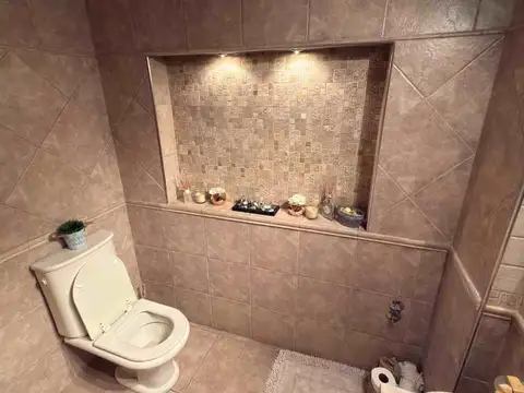 CASA 5 AMBIENTES VENTA LOMAS DE ZAMORA CON PILETA