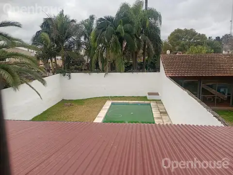 EXCELENTE CASA EN 2 PLANTAS | 5 AMB | PILETA, QUINCHO DE INVIERNO Y GRAN PARQUE
