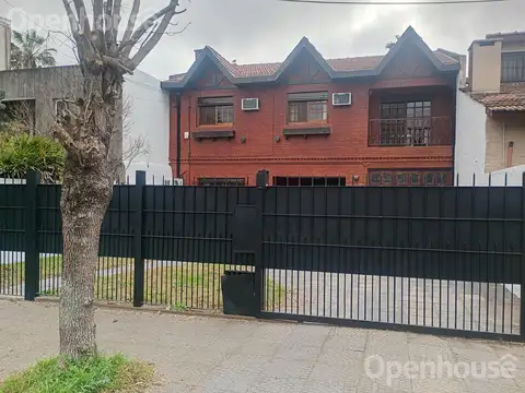 Casa en Venta con 4 cocheras