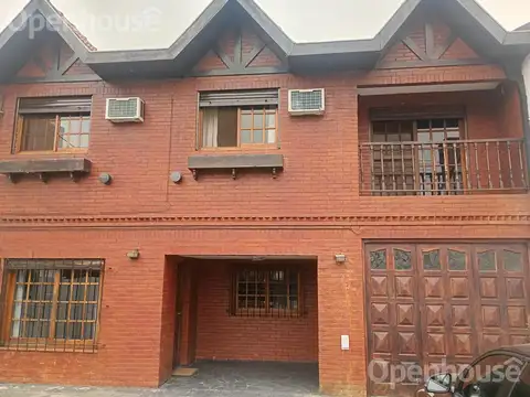 Casa 5 ambientes con 4 baños