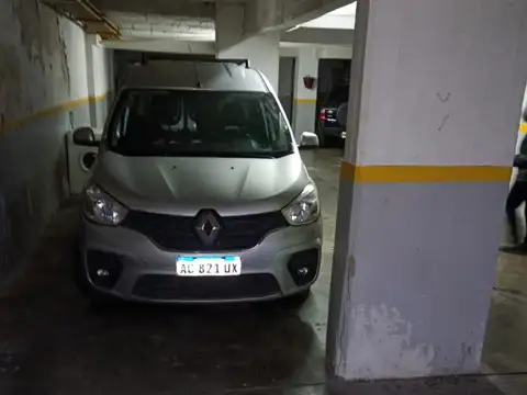 COCHERA FIJA Y BAULERA PARQUE CENTENARIO CUBIERTA EN PLANTA NIVEL.-