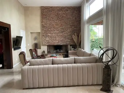 Casa 6 ambientes con 4 baños