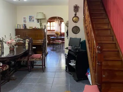 OPORTUNIDAD  IMPORTANTE DUPLEX 4 AMB. CON DETALLES DE CATEGORÍA