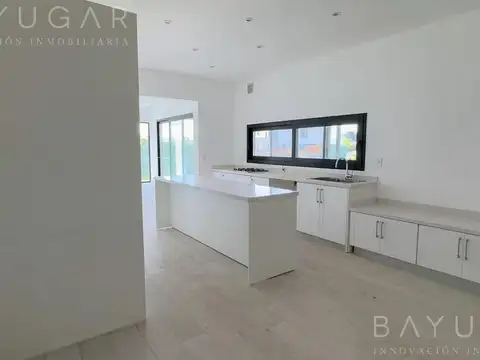 Casa 5 ambientes con 3 baños