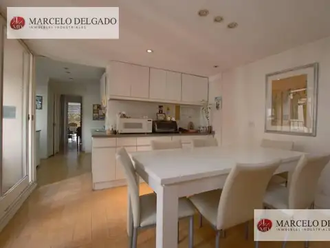 Dept. 6 ambientes 168 m2  - 2 bauleras -  Barracas. VENTA