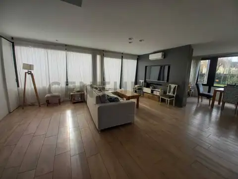 Casa en Alquiler en City Bell, USD 2.400
