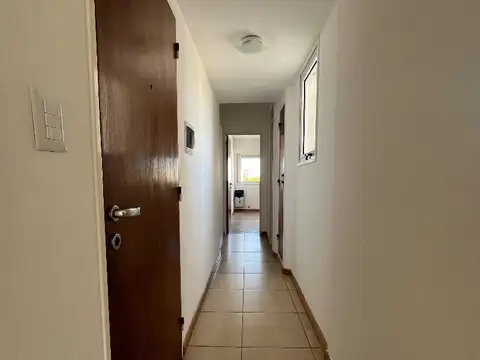 Depto un dormitorio, luminoso con ventilación cruzada.