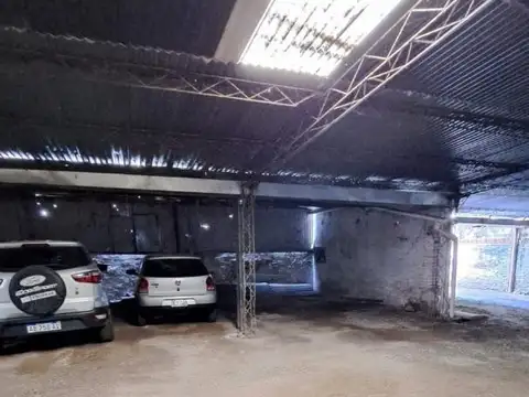 Cocheras en Funcionamiento con Gran Potencial de Desarrollo