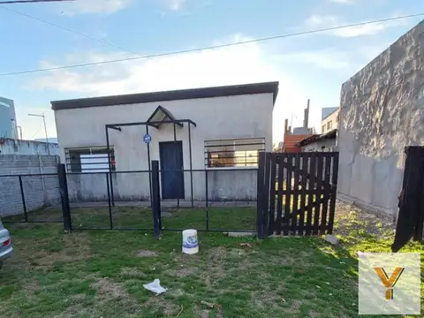 Casa en venta - 2 Dormitorios 1 Baño - 400Mts2 - Manuel B. Gonnet