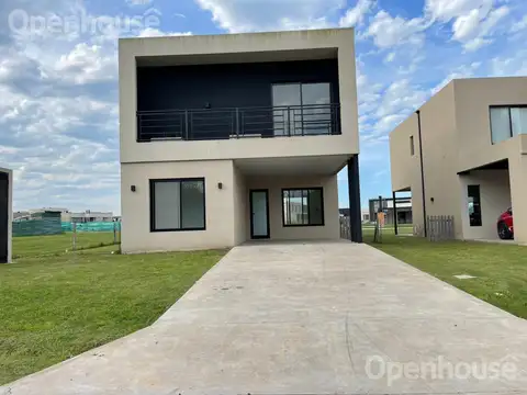 Casa 4 ambientes con 2 baños