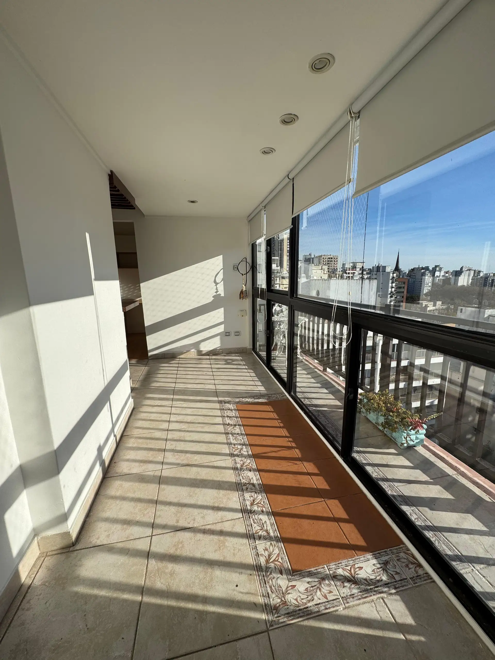 PISO DE 4 AMB CON BALCÓN CORRIDO