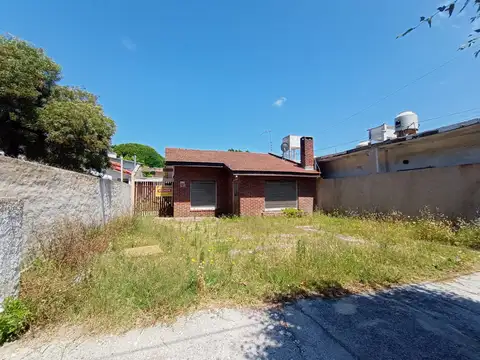 Casa más 8 departamentos 