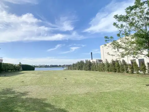 Lote a la Laguna en San Gabriel Villa nueva