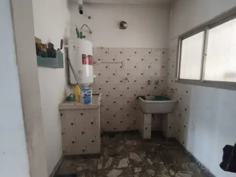 CASA CON LOCAL Y GALPON APTO TERRENO CONSTRUCTORAS REFINERIAS ARROYITO