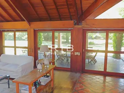 Casa 10 ambientes con 3 baños