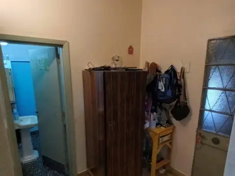 Casa 3 ambientes con terraza, garaje cubierto amplio + local