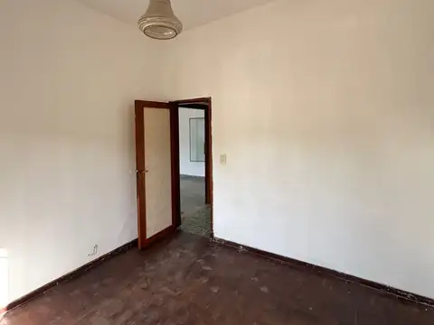 Casa en Alquiler con 2 cocheras