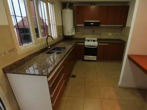 Casa - Alquiler - Argentina, Vicente López - san lorenzo 1793