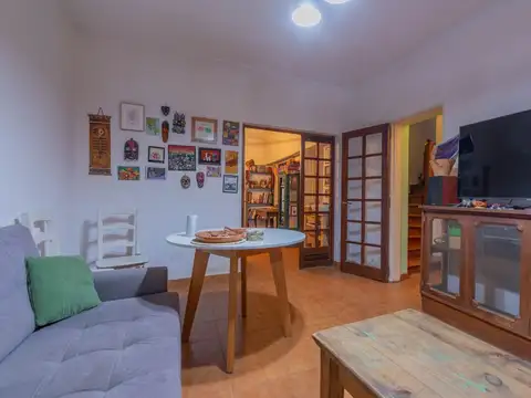 Casa 7 ambientes con 2 baños
