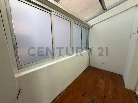 3 De Febrero 100, Piso 1