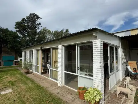 Casa en Venta con 3 cocheras