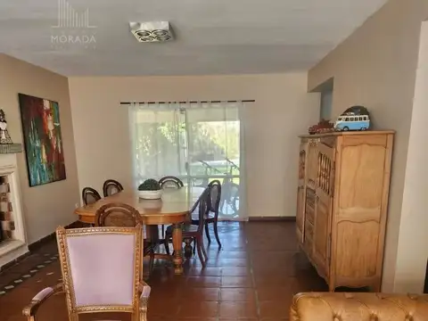 Casa 8 ambientes con 3 baños